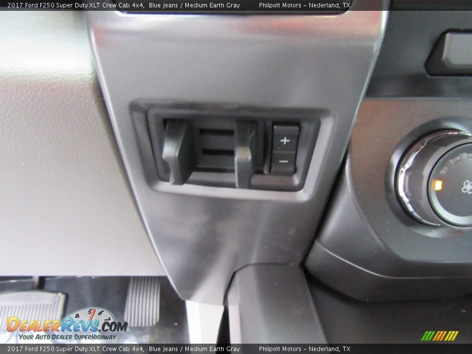 Controls of 2017 Ford F250 Super Duty XLT Crew Cab 4x4 Photo #30