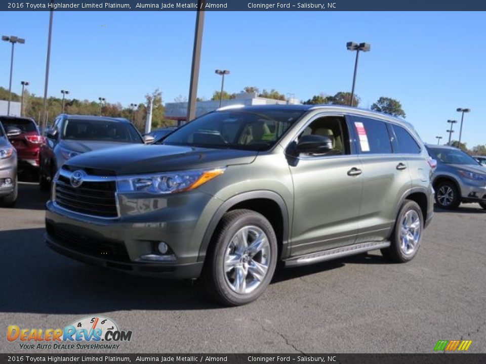 Front 3/4 View of 2016 Toyota Highlander Limited Platinum Photo #3