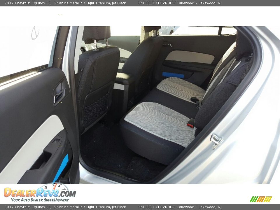 2017 Chevrolet Equinox LT Silver Ice Metallic / Light Titanium/Jet Black Photo #8