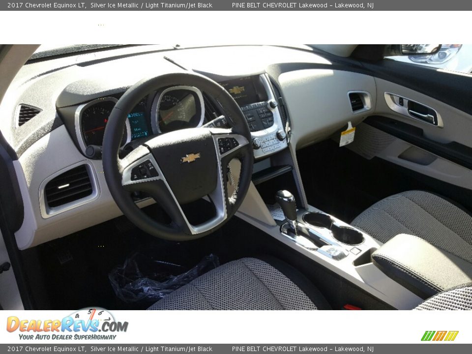 2017 Chevrolet Equinox LT Silver Ice Metallic / Light Titanium/Jet Black Photo #9