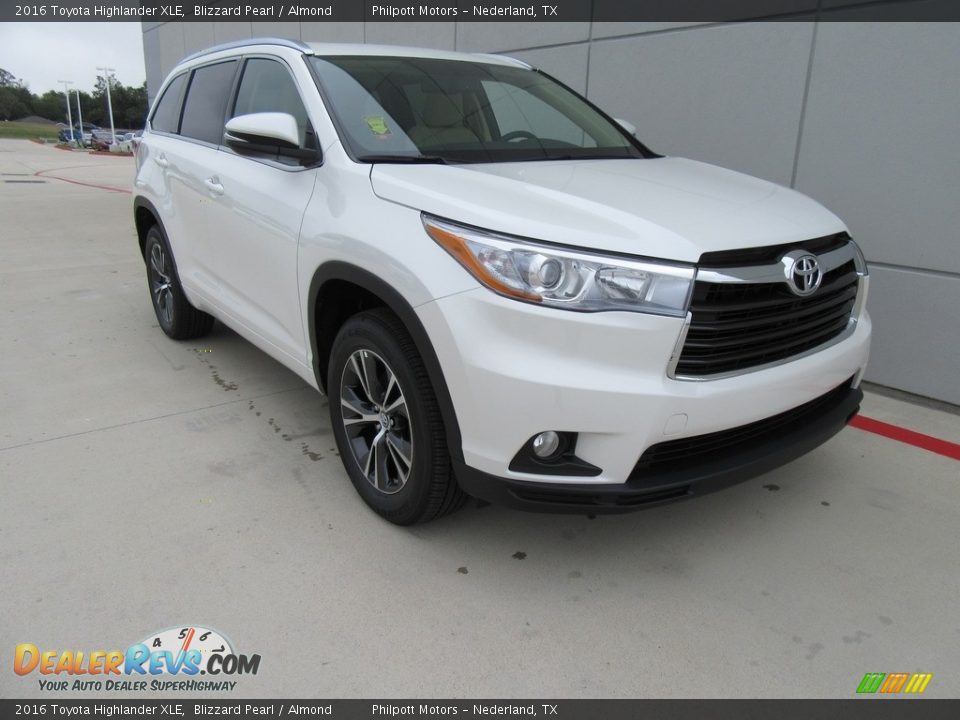 2016 Toyota Highlander XLE Blizzard Pearl / Almond Photo #2