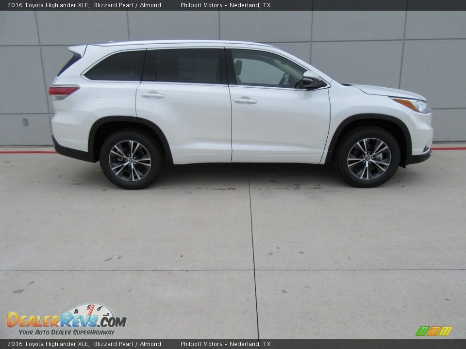 2016 Toyota Highlander XLE Blizzard Pearl / Almond Photo #3
