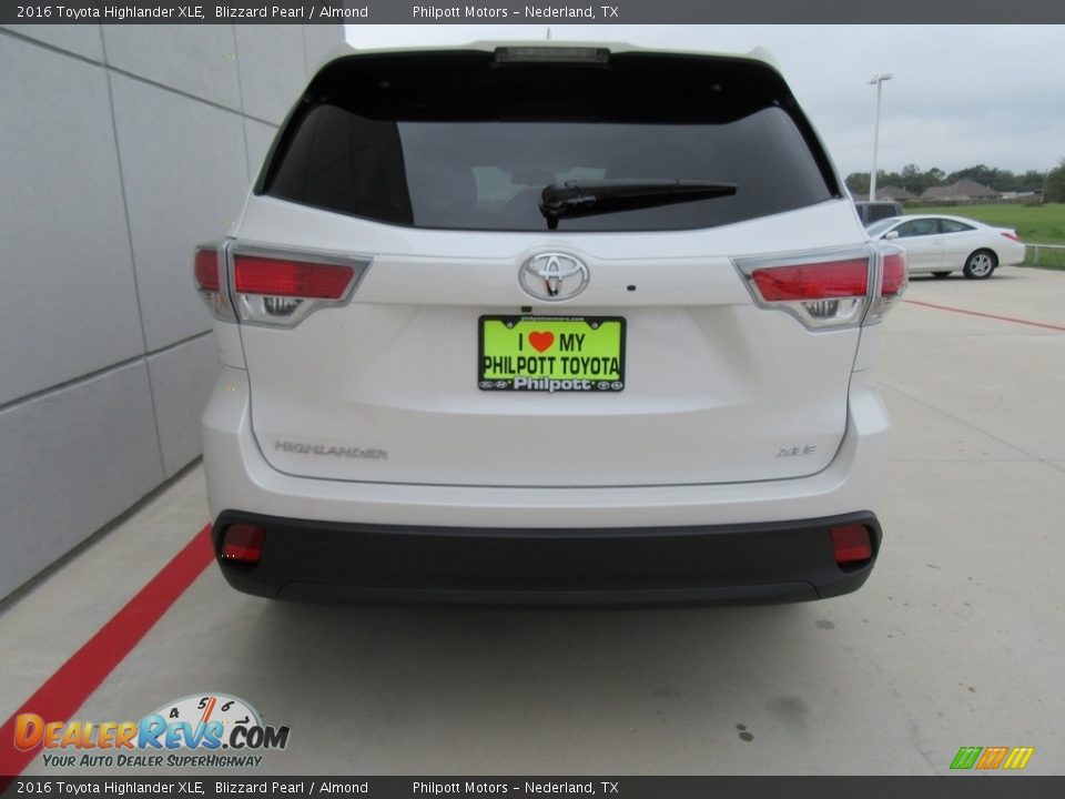 2016 Toyota Highlander XLE Blizzard Pearl / Almond Photo #5