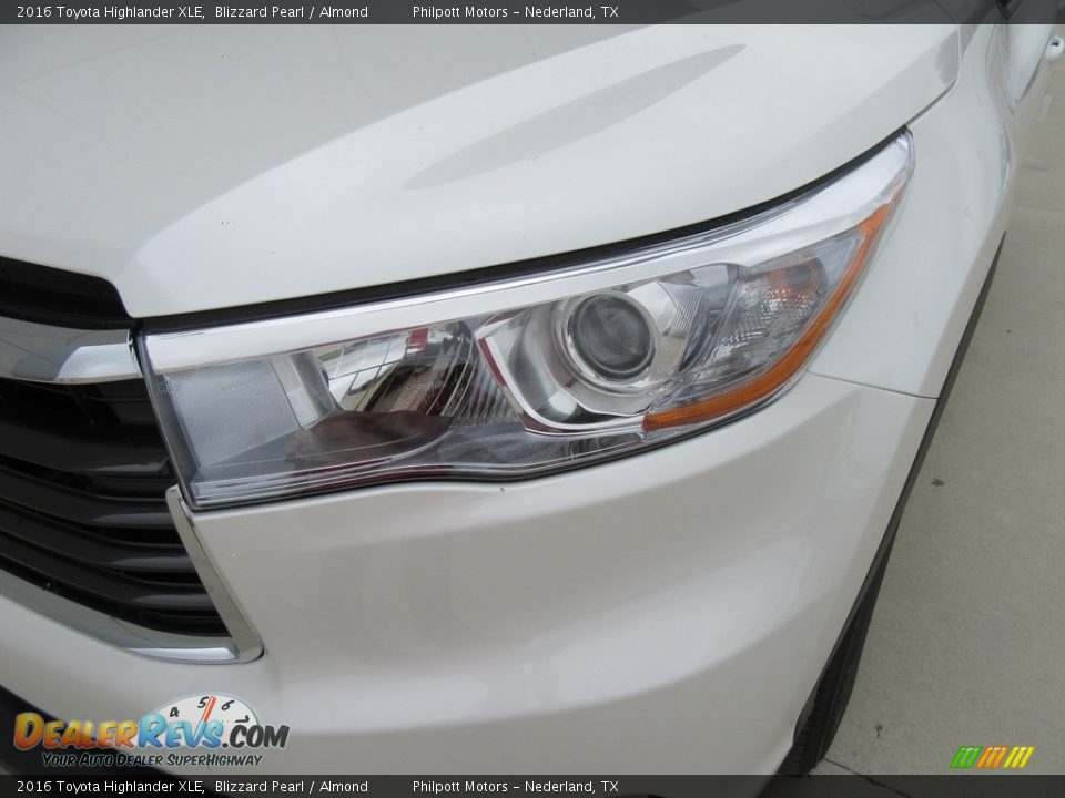 2016 Toyota Highlander XLE Blizzard Pearl / Almond Photo #9