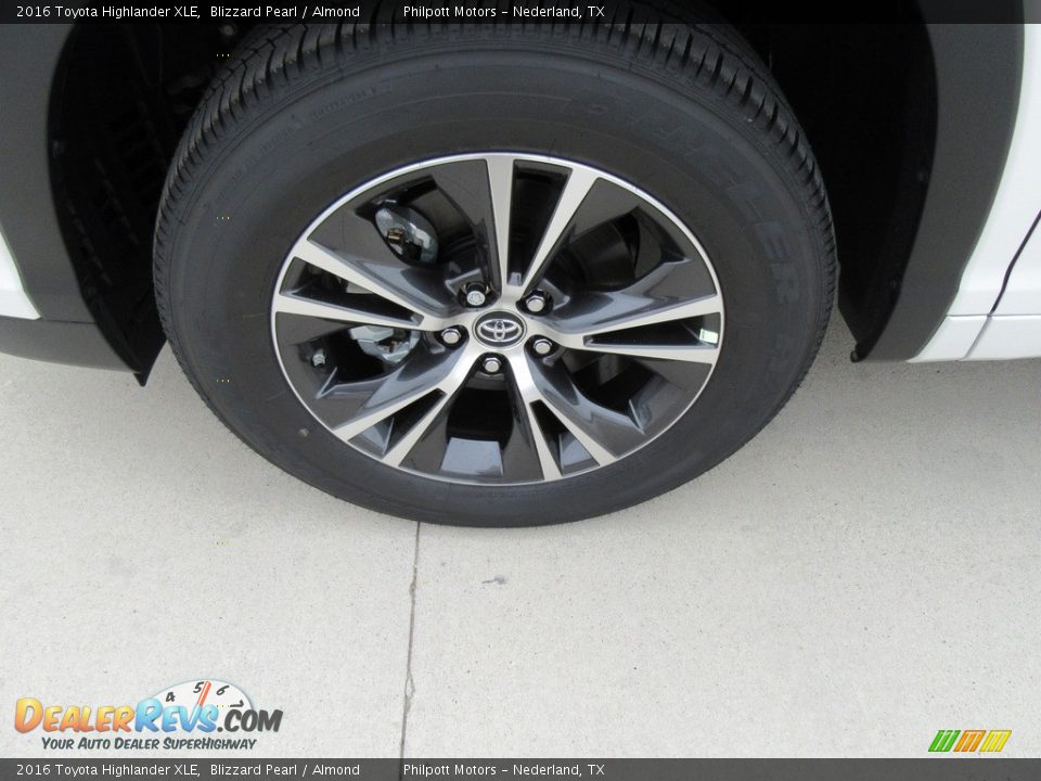 2016 Toyota Highlander XLE Blizzard Pearl / Almond Photo #11