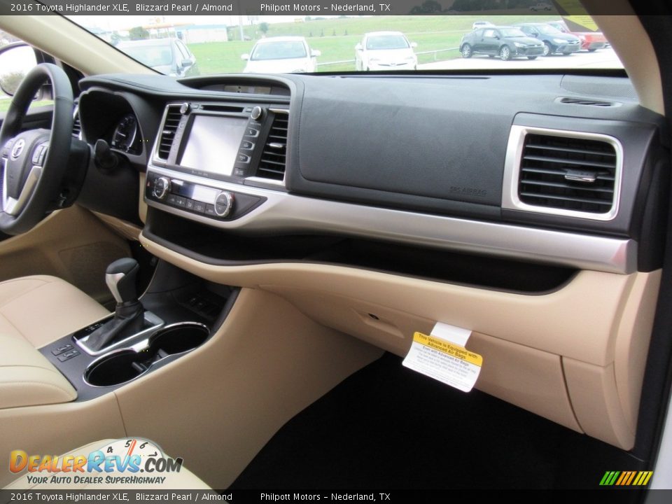 2016 Toyota Highlander XLE Blizzard Pearl / Almond Photo #15