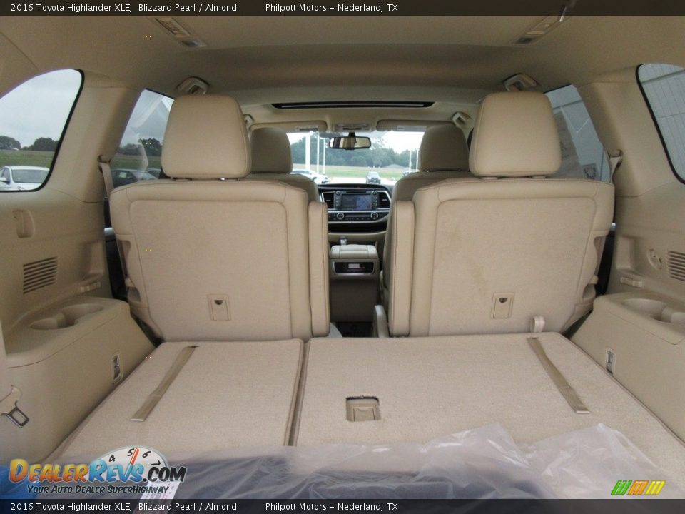 2016 Toyota Highlander XLE Blizzard Pearl / Almond Photo #16
