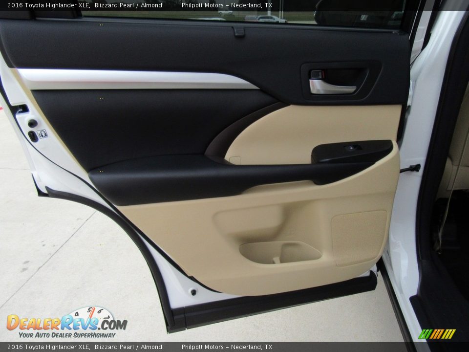 2016 Toyota Highlander XLE Blizzard Pearl / Almond Photo #18