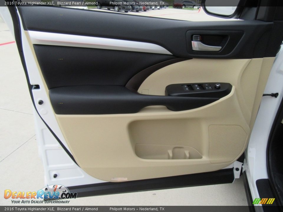 2016 Toyota Highlander XLE Blizzard Pearl / Almond Photo #20