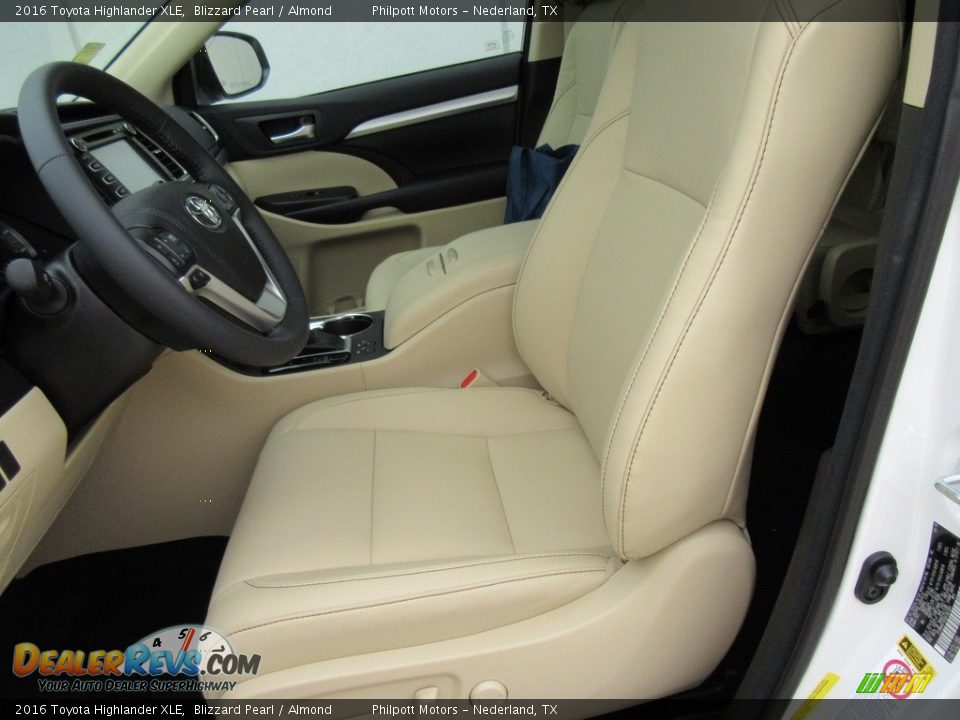 2016 Toyota Highlander XLE Blizzard Pearl / Almond Photo #22