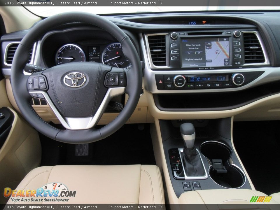 2016 Toyota Highlander XLE Blizzard Pearl / Almond Photo #25