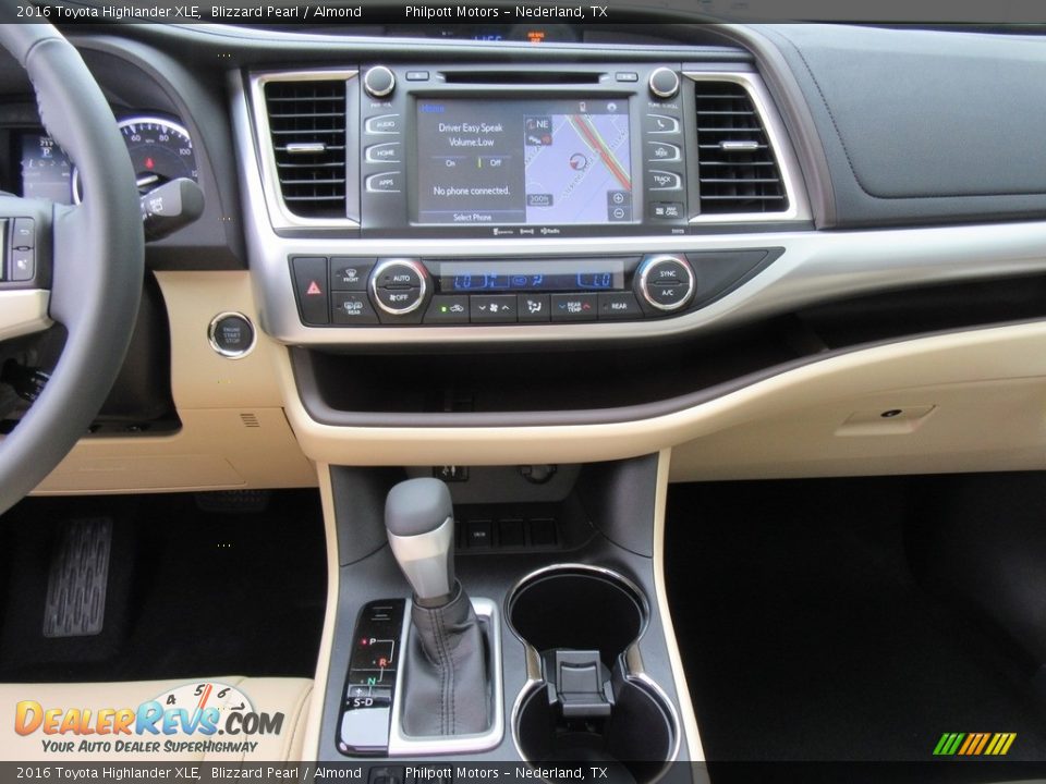 2016 Toyota Highlander XLE Blizzard Pearl / Almond Photo #26