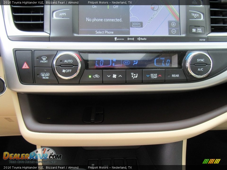 2016 Toyota Highlander XLE Blizzard Pearl / Almond Photo #28