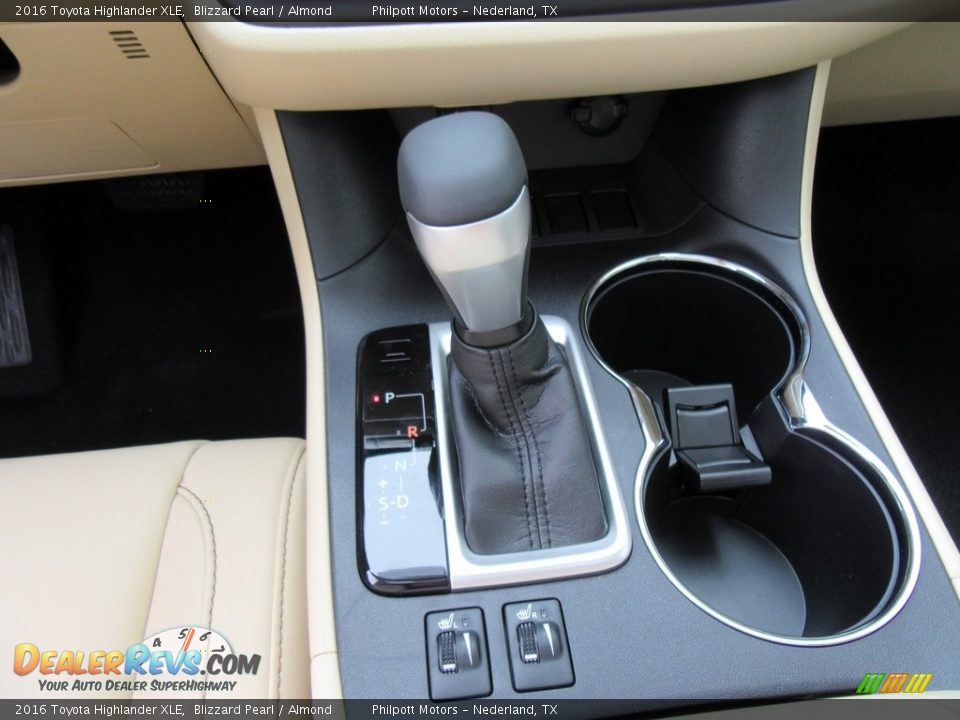 2016 Toyota Highlander XLE Blizzard Pearl / Almond Photo #29