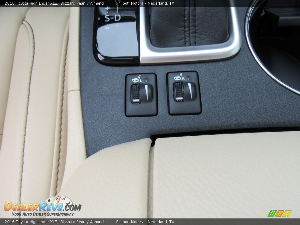 2016 Toyota Highlander XLE Blizzard Pearl / Almond Photo #30