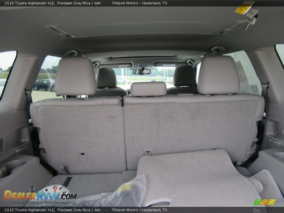 2016 Toyota Highlander XLE Predawn Gray Mica / Ash Photo #16