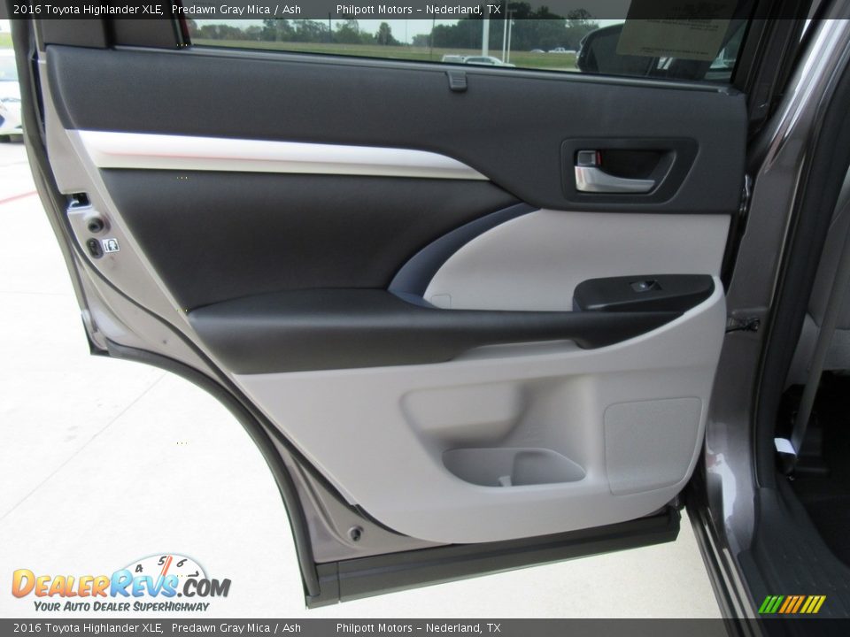 2016 Toyota Highlander XLE Predawn Gray Mica / Ash Photo #18