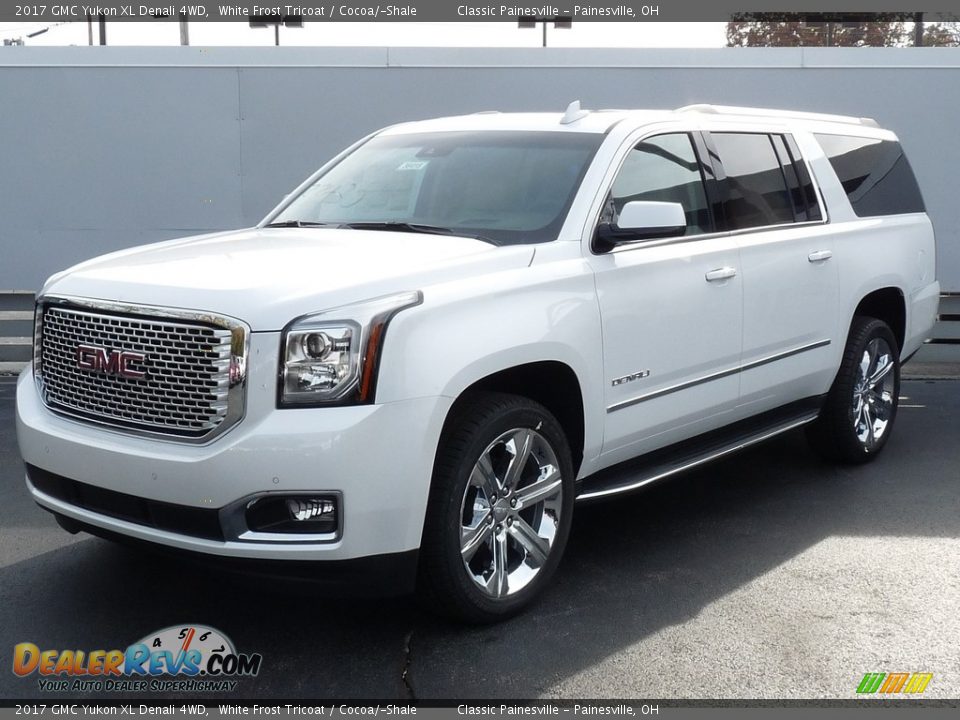 Front 3/4 View of 2017 GMC Yukon XL Denali 4WD Photo #1