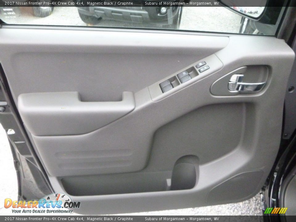 Door Panel of 2017 Nissan Frontier Pro-4X Crew Cab 4x4 Photo #15