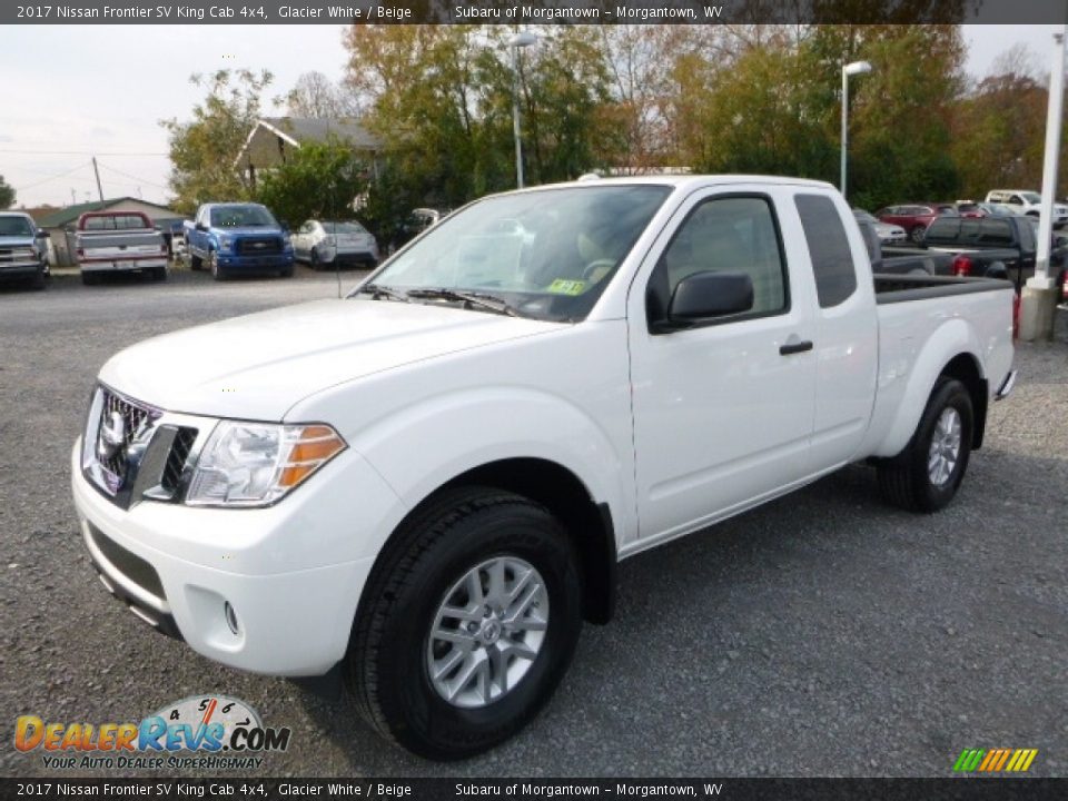 Front 3/4 View of 2017 Nissan Frontier SV King Cab 4x4 Photo #11