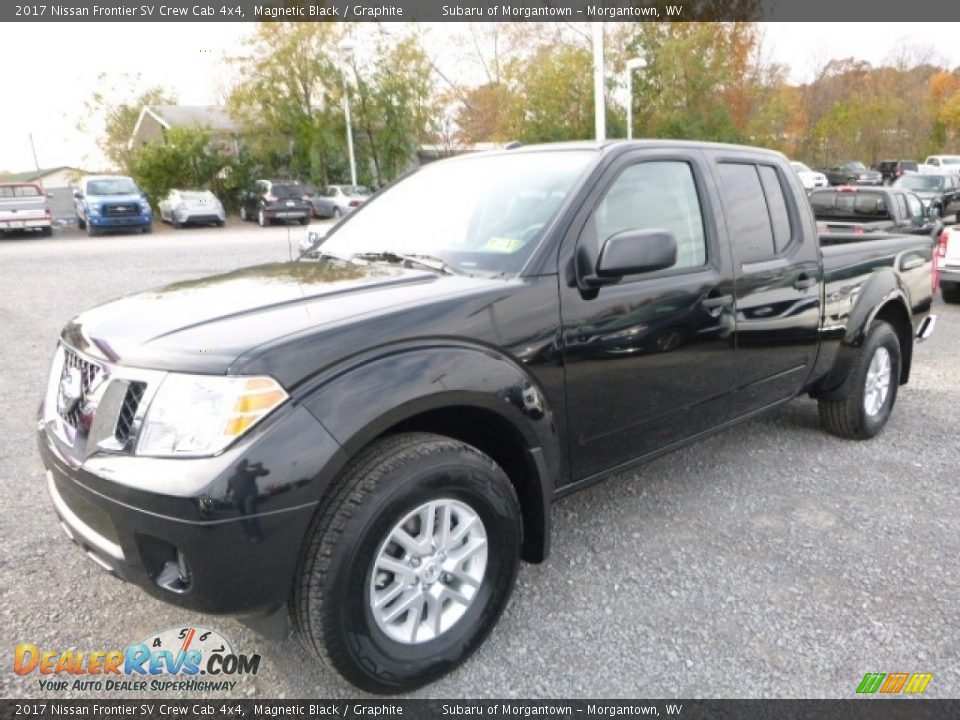 Front 3/4 View of 2017 Nissan Frontier SV Crew Cab 4x4 Photo #11