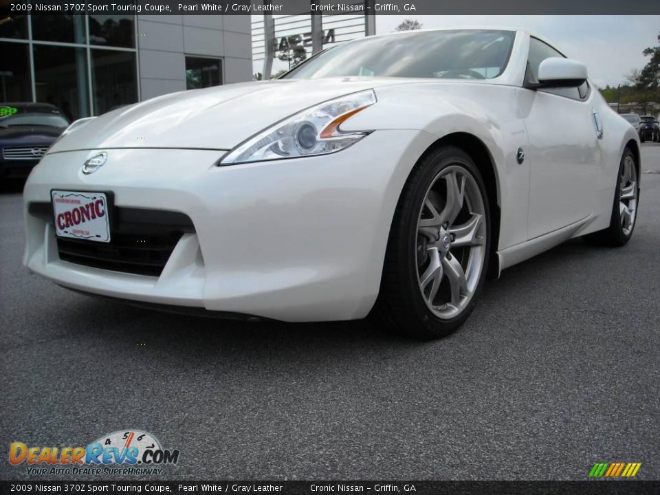 2009 Nissan 370Z Sport Touring Coupe Pearl White / Gray Leather Photo #2