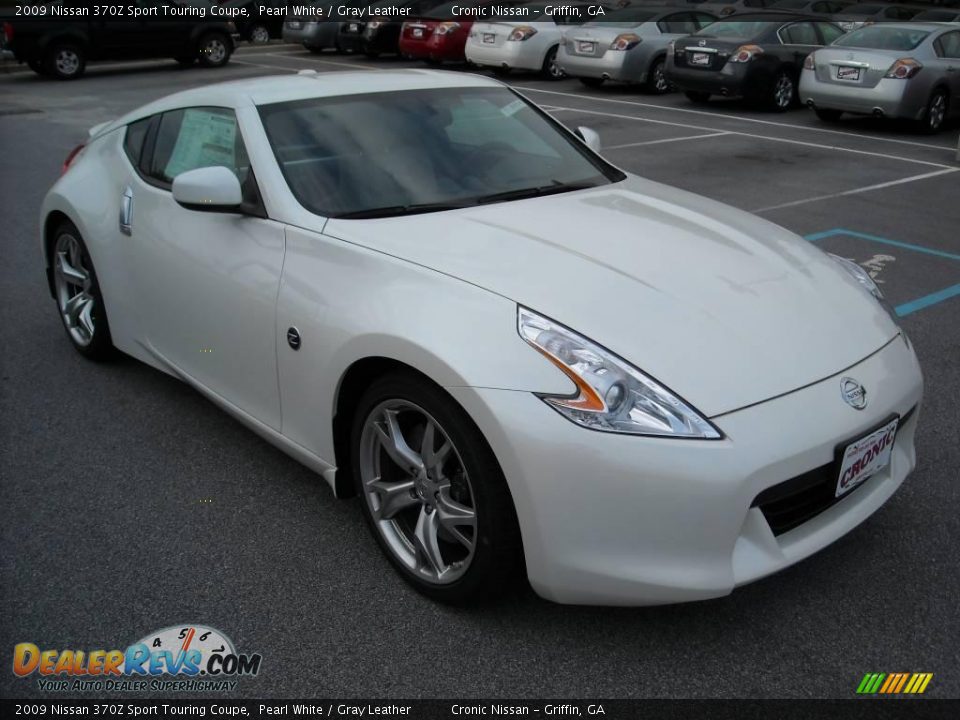 2009 Nissan 370Z Sport Touring Coupe Pearl White / Gray Leather Photo #4