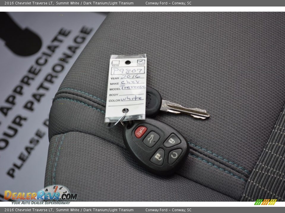 2016 Chevrolet Traverse LT Summit White / Dark Titanium/Light Titanium Photo #28