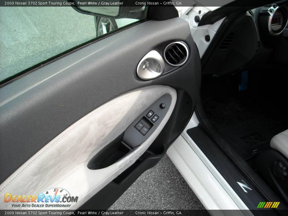 2009 Nissan 370Z Sport Touring Coupe Pearl White / Gray Leather Photo #14