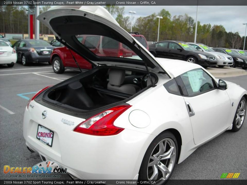 2009 Nissan 370Z Sport Touring Coupe Pearl White / Gray Leather Photo #17