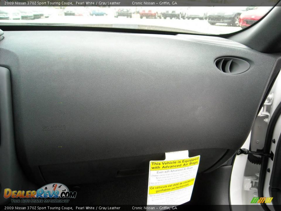2009 Nissan 370Z Sport Touring Coupe Pearl White / Gray Leather Photo #18