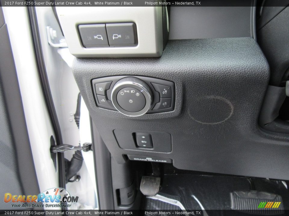 Controls of 2017 Ford F250 Super Duty Lariat Crew Cab 4x4 Photo #34