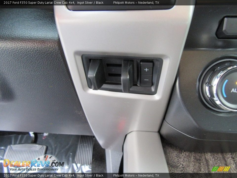 Controls of 2017 Ford F350 Super Duty Lariat Crew Cab 4x4 Photo #31