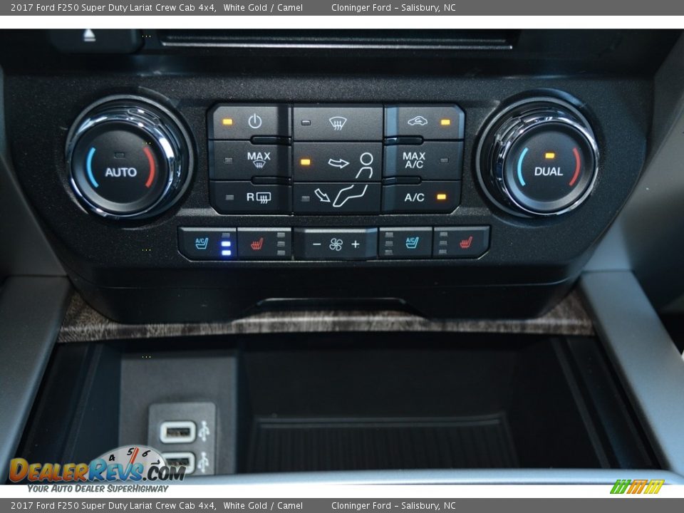 Controls of 2017 Ford F250 Super Duty Lariat Crew Cab 4x4 Photo #17