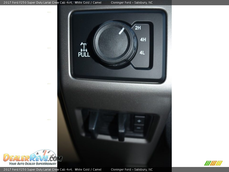 Controls of 2017 Ford F250 Super Duty Lariat Crew Cab 4x4 Photo #18