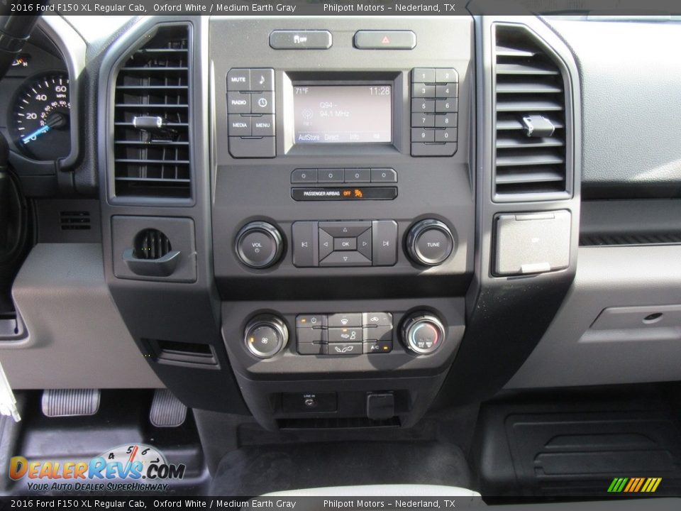 2016 Ford F150 XL Regular Cab Oxford White / Medium Earth Gray Photo #22