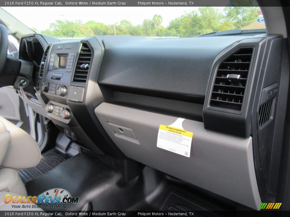 2016 Ford F150 XL Regular Cab Oxford White / Medium Earth Gray Photo #16