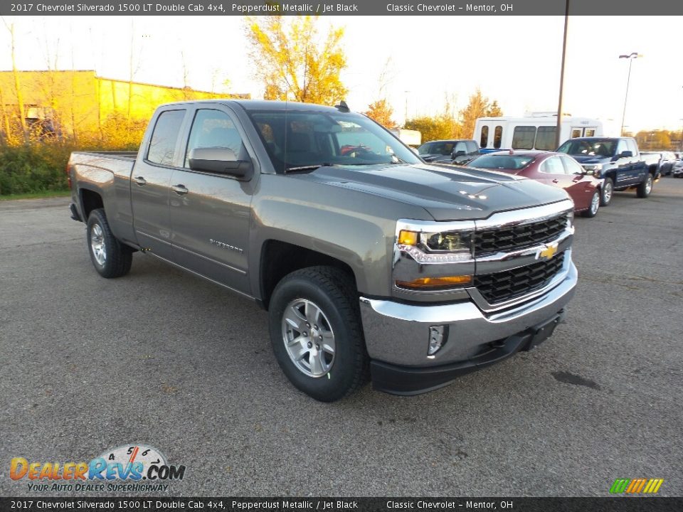 Front 3/4 View of 2017 Chevrolet Silverado 1500 LT Double Cab 4x4 Photo #3