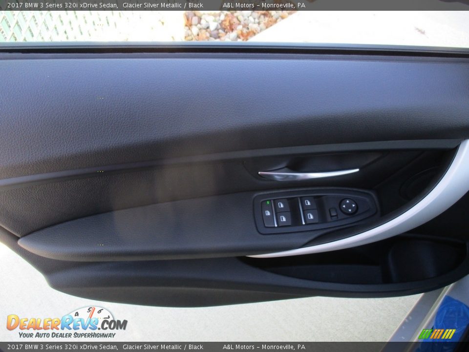 2017 BMW 3 Series 320i xDrive Sedan Glacier Silver Metallic / Black Photo #10