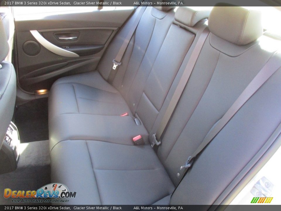 2017 BMW 3 Series 320i xDrive Sedan Glacier Silver Metallic / Black Photo #13
