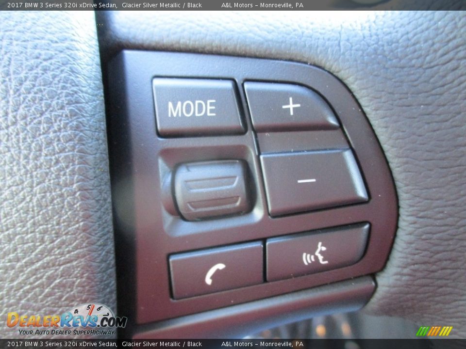 2017 BMW 3 Series 320i xDrive Sedan Glacier Silver Metallic / Black Photo #17