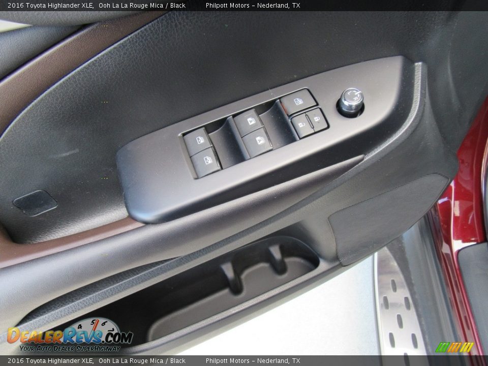 Controls of 2016 Toyota Highlander XLE Photo #22