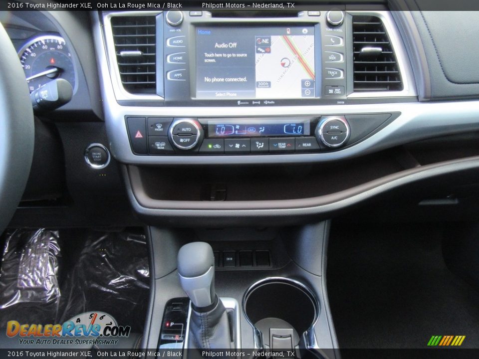 Controls of 2016 Toyota Highlander XLE Photo #27