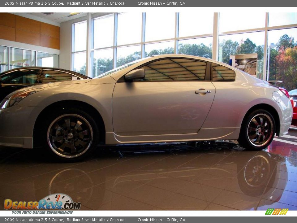2009 Nissan Altima 2.5 S Coupe Radiant Silver Metallic / Charcoal Photo #7