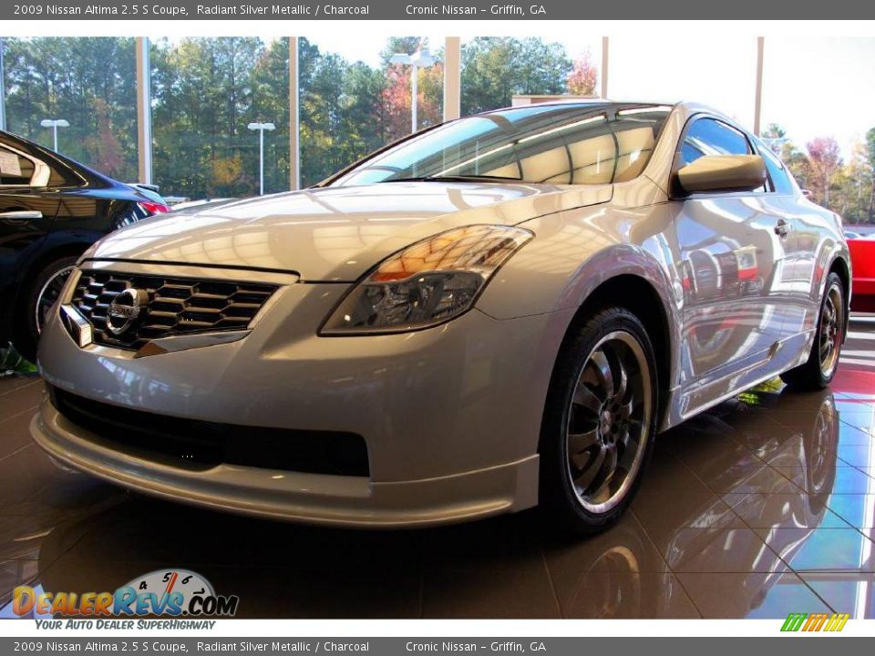 2009 Nissan Altima 2.5 S Coupe Radiant Silver Metallic / Charcoal Photo #8