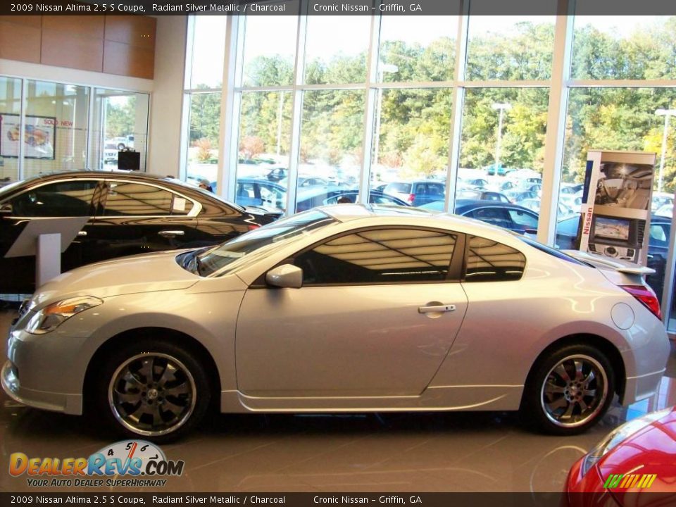 2009 Nissan Altima 2.5 S Coupe Radiant Silver Metallic / Charcoal Photo #9