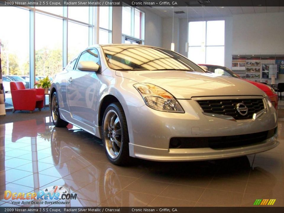 2009 Nissan Altima 2.5 S Coupe Radiant Silver Metallic / Charcoal Photo #14
