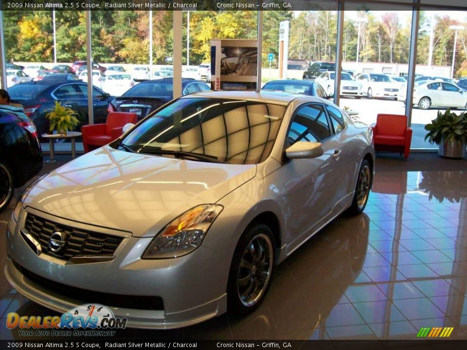 2009 Nissan Altima 2.5 S Coupe Radiant Silver Metallic / Charcoal Photo #18