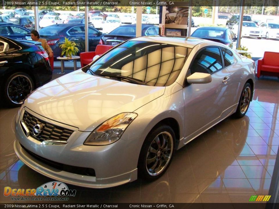 2009 Nissan Altima 2.5 S Coupe Radiant Silver Metallic / Charcoal Photo #19