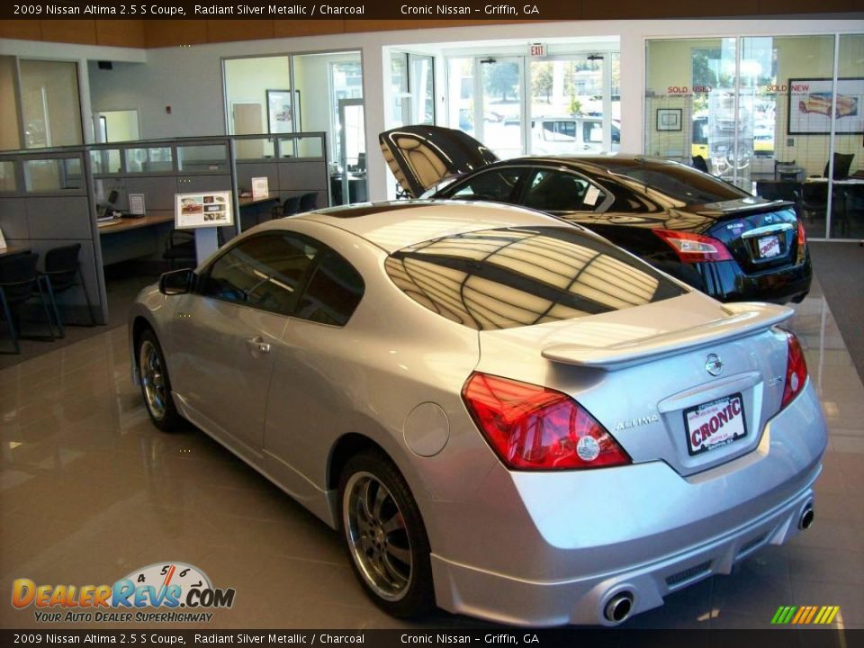 2009 Nissan Altima 2.5 S Coupe Radiant Silver Metallic / Charcoal Photo #20